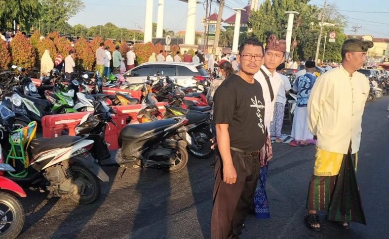 Pemuda Lintas Agama Bantu Kelancaran Salat Iduladha
