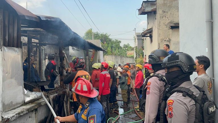 Rumah Kosong di Depok Manahan Ditawarkan untuk Dijual, Malah Terbakar