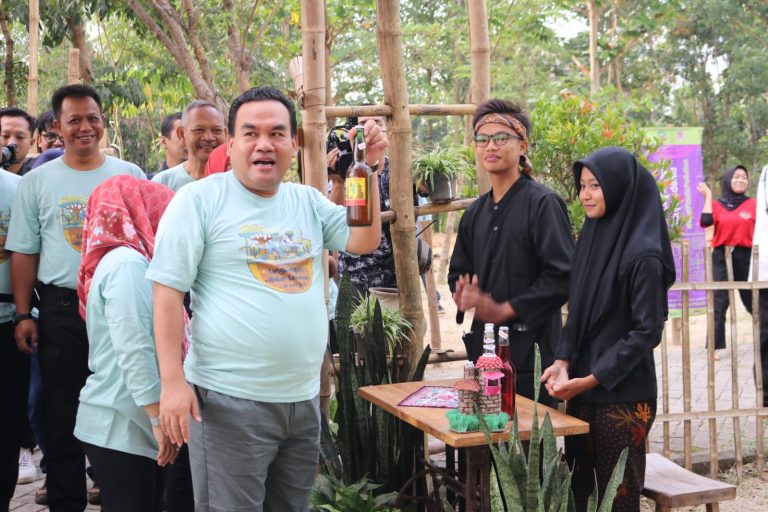 Bupati Arief Ajak Sesarengan Mengurangi Polusi Plastik di Blora