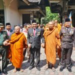 Bupati Magelang Sambut Kehadiran Rombongan Biksu Thudong di Rumah Dinas