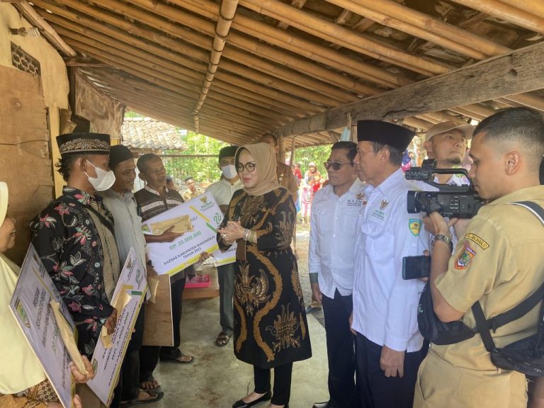 Salurkan Bantuan Rehab RTLH, Bupati Keliling Kampung Bersama Baznas