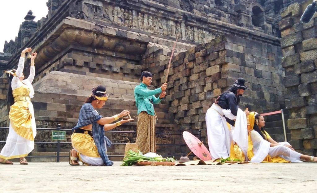 Puluhan Warga Gelar Ritual Mengenalkan Potensi Rempah Kawasan Candi Borobudur