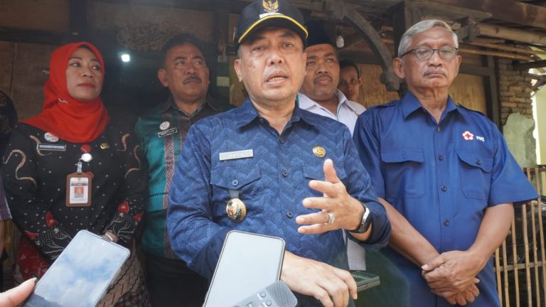 Penyandang Disabilitas, ODGJ dan Lansia di Mayong Lor Terima Bansos