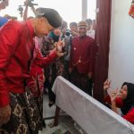 Ganjar Ajak Difabel di Kios Cepogo Boyolali Jualan Via Medsos