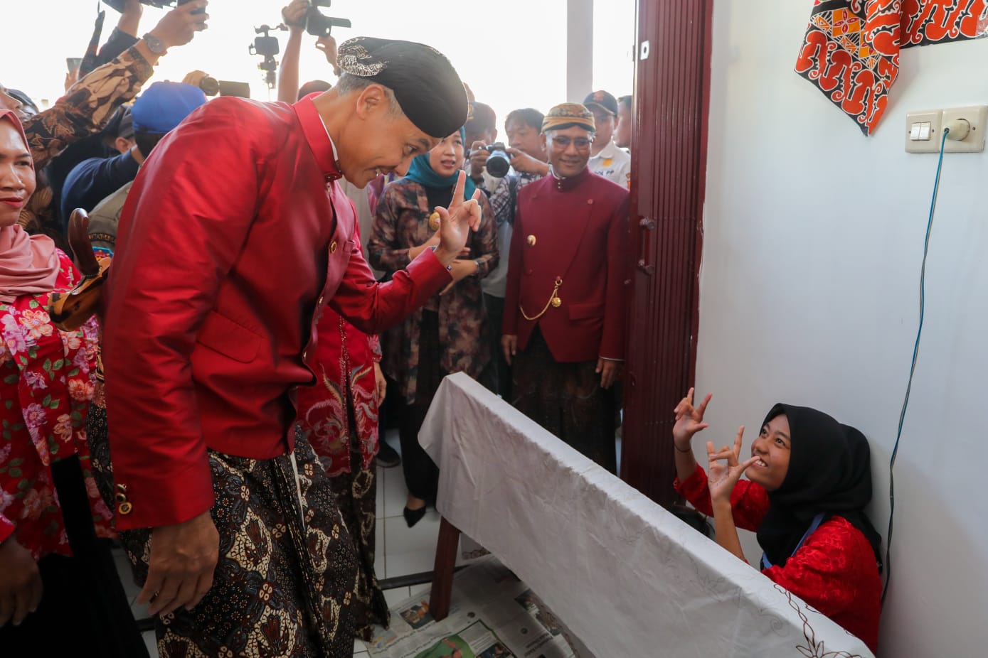 Ganjar Ajak Difabel di Kios Cepogo Boyolali Jualan Via Medsos