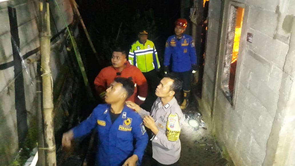 Lupa Matikan Tungku Dapur, Rumah Warga Mrebet Terbakar