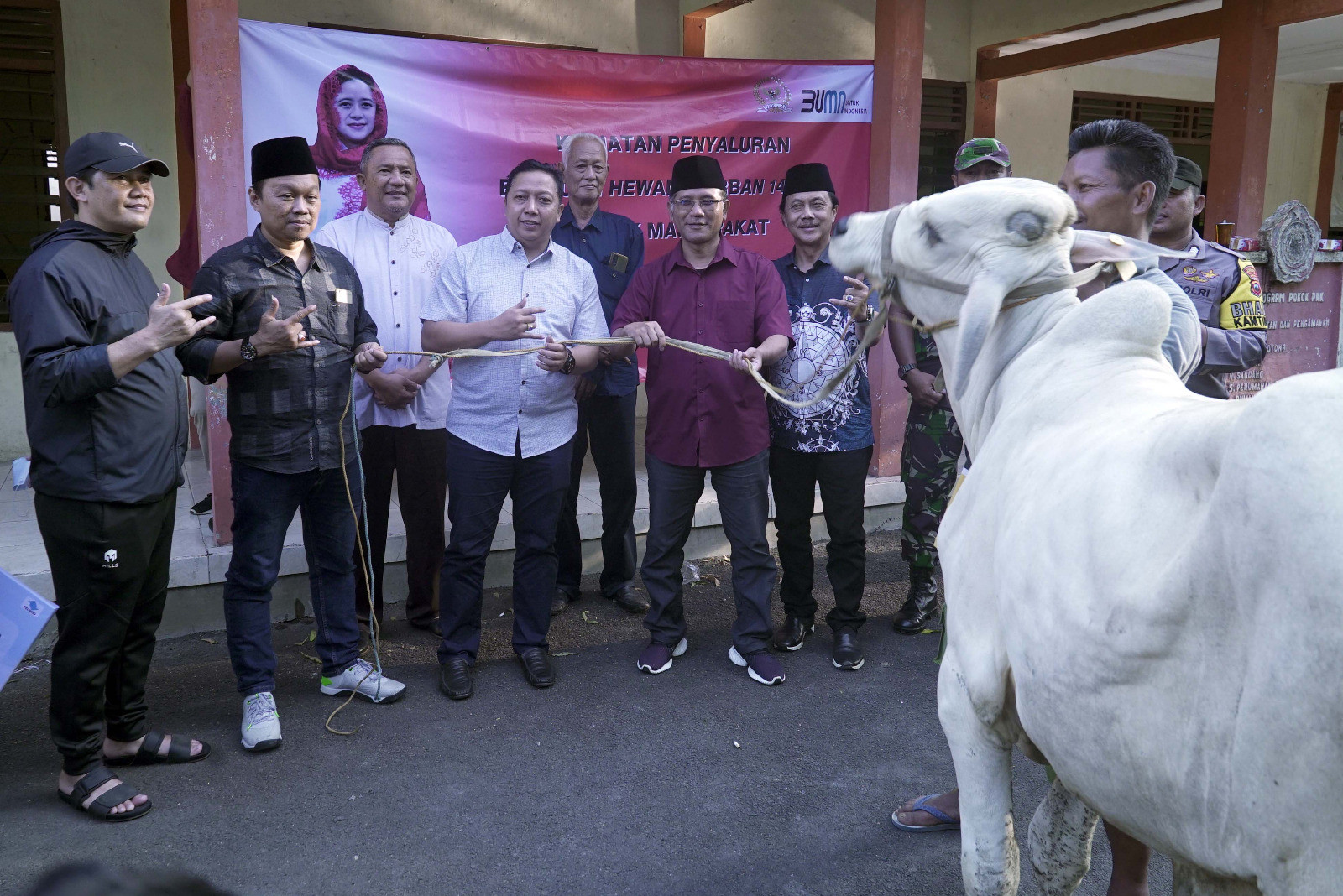 Ketua DPR Puan Maharani Salurkan Hewan Kurban di Boyolali
