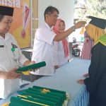Pertama di Kota Tegal, 20 Lansia di Kesambi Sari Diwisuda