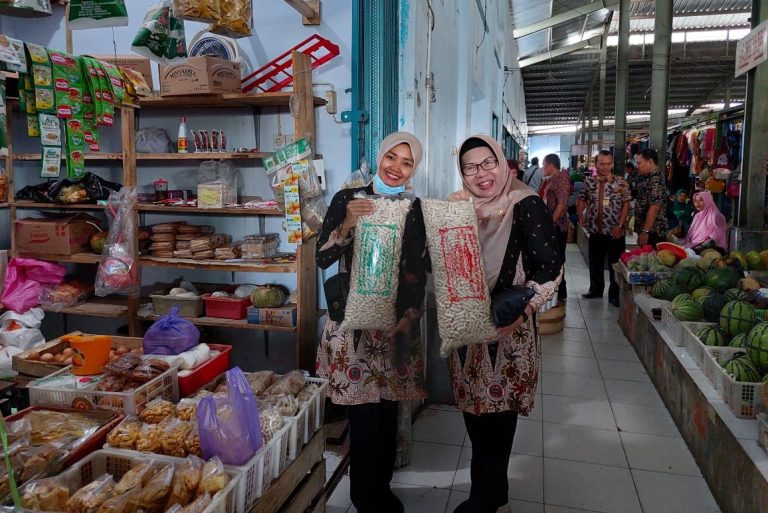 Bupati Kebumen Inginkan Belanja di Pasar Tradisional Menjadi Kebiasaan Baru ASN