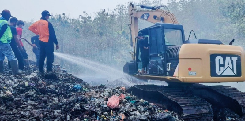 Dua Hari Pemkab Kendal Tangani Kebakaran Eks TPA Darupono