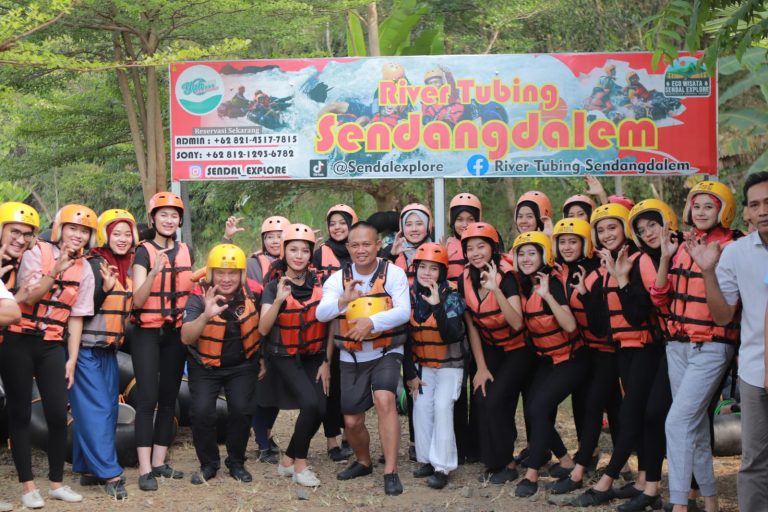 15 Finalis Putri Otonomi Indonesia Bermain River Tubing di Sendang Dalem Kebumen