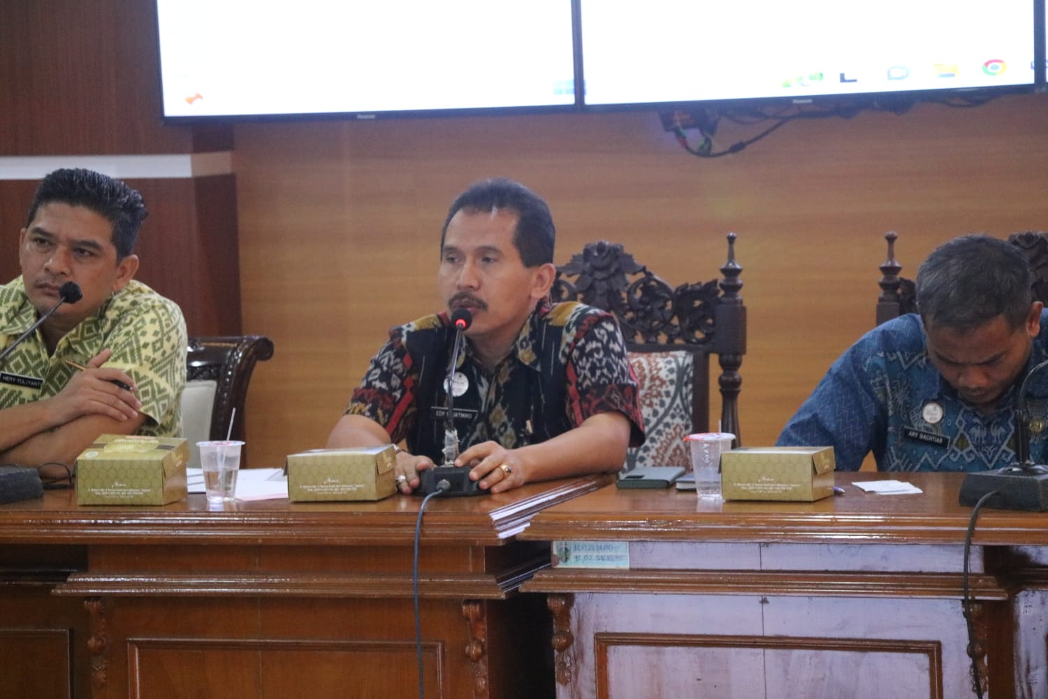 Sekda Jepara Edy Sujatmiko, saat menerima audiensi Koalisi Kawali.
