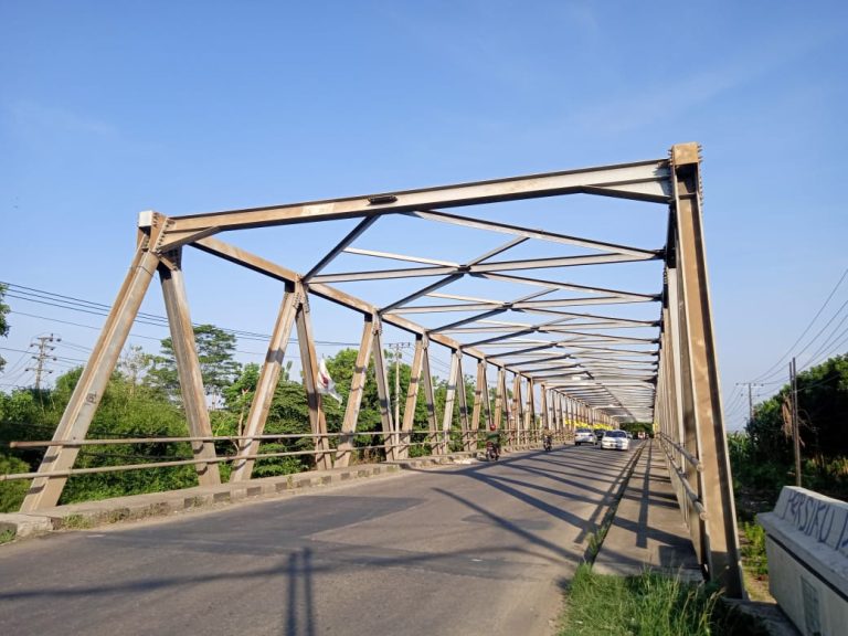 Jembatan Kencing Diperbaiki, Arus di Jalan Lingkar Barat Kudus Dialihkan