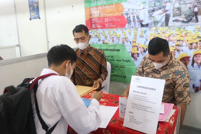 Bursa Kerja 2023 Pemkab Blora Dipadati Ribuan Pencari Kerja