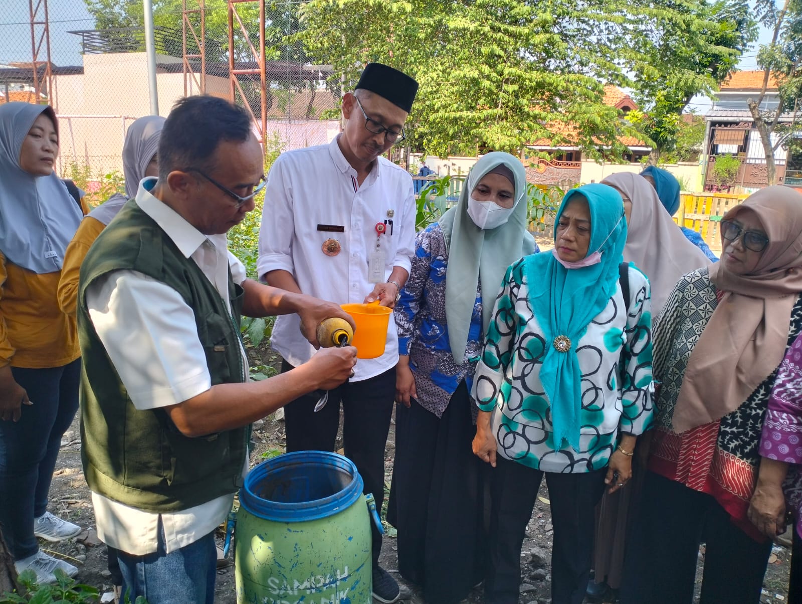 PPL Dinas Pertanian Kota Semarang Ajari Warga Buat Kompos