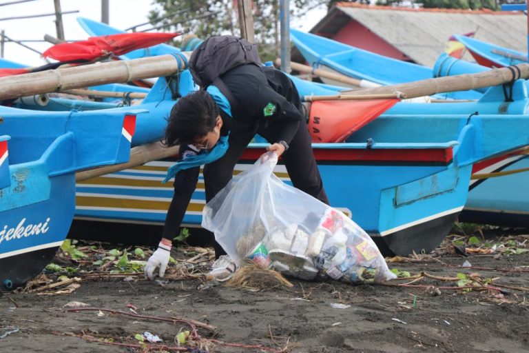SBI Edukasi Masyarakat Pentingnya Memilah Sampah
