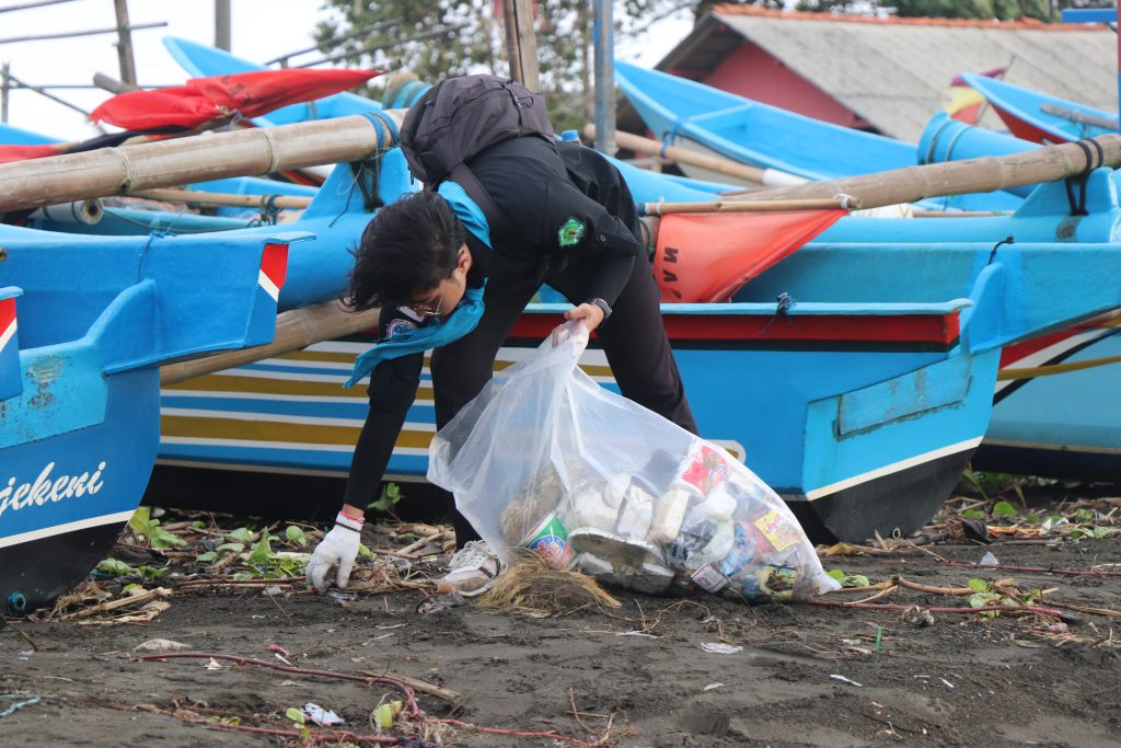 SBI Edukasi Masyarakat Pentingnya Memilah Sampah