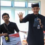 Ganjar Serahkan Bantuan Keuangan Lintas Sektor di Kendal Senilai Rp94,6 Miliar