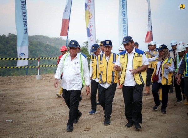 Tinjau Bendungan Bener di Purworejo, Menteri Basuki: Pekerjaan Harus Berkualitas dan Rapi
