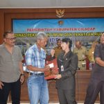 Serahkan SPMK Tahap Kedua untuk 65 Paket Pekerjaan, Kontraktor Diminta Tidak Main-main