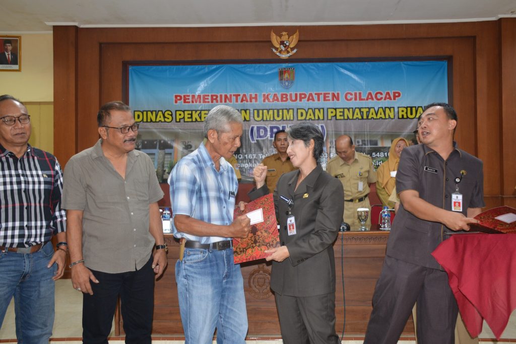 Serahkan SPMK Tahap Kedua untuk 65 Paket Pekerjaan, Kontraktor Diminta Tidak Main-main