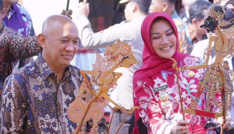 Menkop UKM Beri Bantuan, Luncurkan Percepatan Penghapusan Kemiskinan Ekstrem