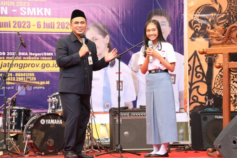 Aplikasi PPDB Diluncurkan, Wagub Harap Beri Kemudahan Masyarakat untuk Daftar SekolahAplikasi PPDB Diluncurkan, Wagub Harap Beri Kemudahan Masyarakat untuk Daftar Sekolah