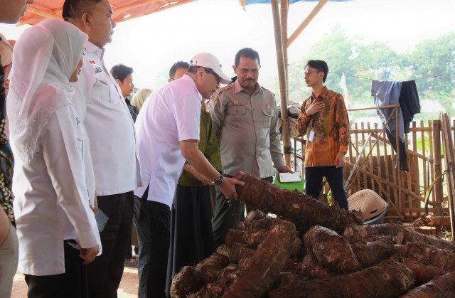 Anggota Komisi IV DPR RI Firman Soebagyo saat memimpin kunjungan kerja spesifik di Kelurahan Gelam, Kecamatan Cipocok Jaya, Kota Serang, Provinsi Banten, Senin (29/05).