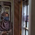 Satgas Covid-19 Bolehkan Warga Tak Pakai Masker di Moda Transportasi Umum