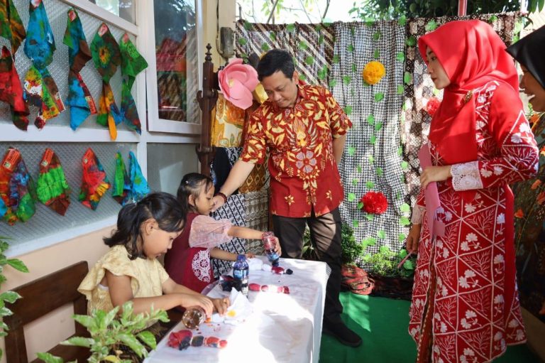 TK Ma’had Islam Kota Pekalongan Apresiasi Produk Kreasi Anak Melalui Gelar Karya