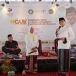 Menparekraf Sandiaga Uno Tantang Santriwati Batang Buat Baju Koko