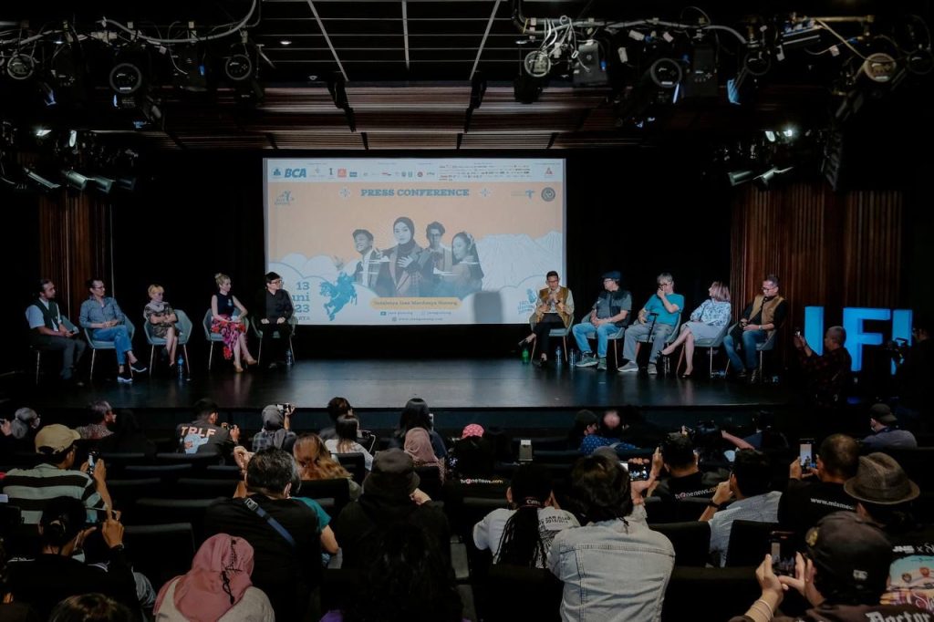 Menparekraf Ajak Masyarakat Healing di “Jazz Gunung Bromo 2023”