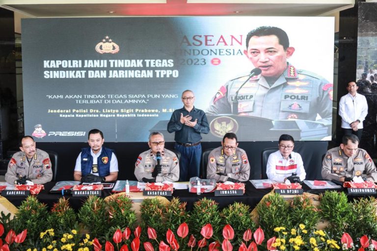 JAKARTA, KanalMuria – PT Perusahaan Listrik Negara (Persero) atau PLN kembali mencatatkan kinerja positif dalam catatan kerja tahun 2022 lalu. Kali ini PLN berhasil menurunkan intensitas gangguan kelistrikan pelanggan.