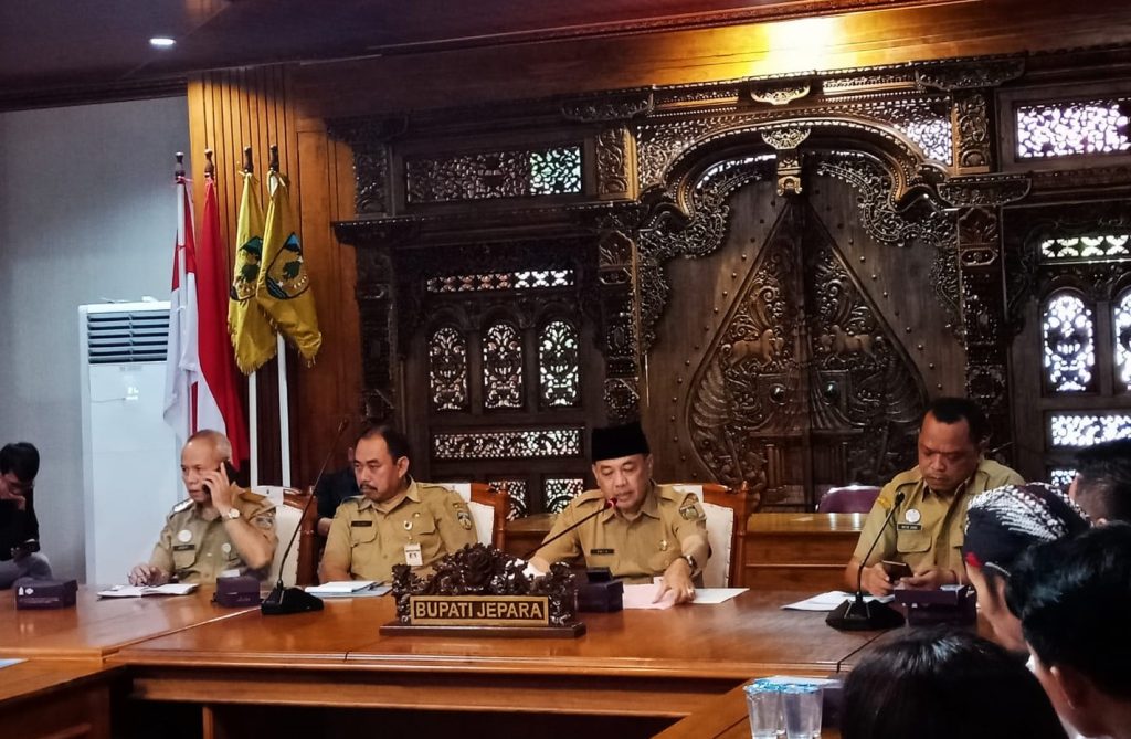 Audiensi peringatan Hari raya waisak di command center.