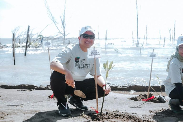 Meminimalisasi Abrasi, Delegasi 20 Negara Turut Berkontribusi Tanam Bibit Mangrove