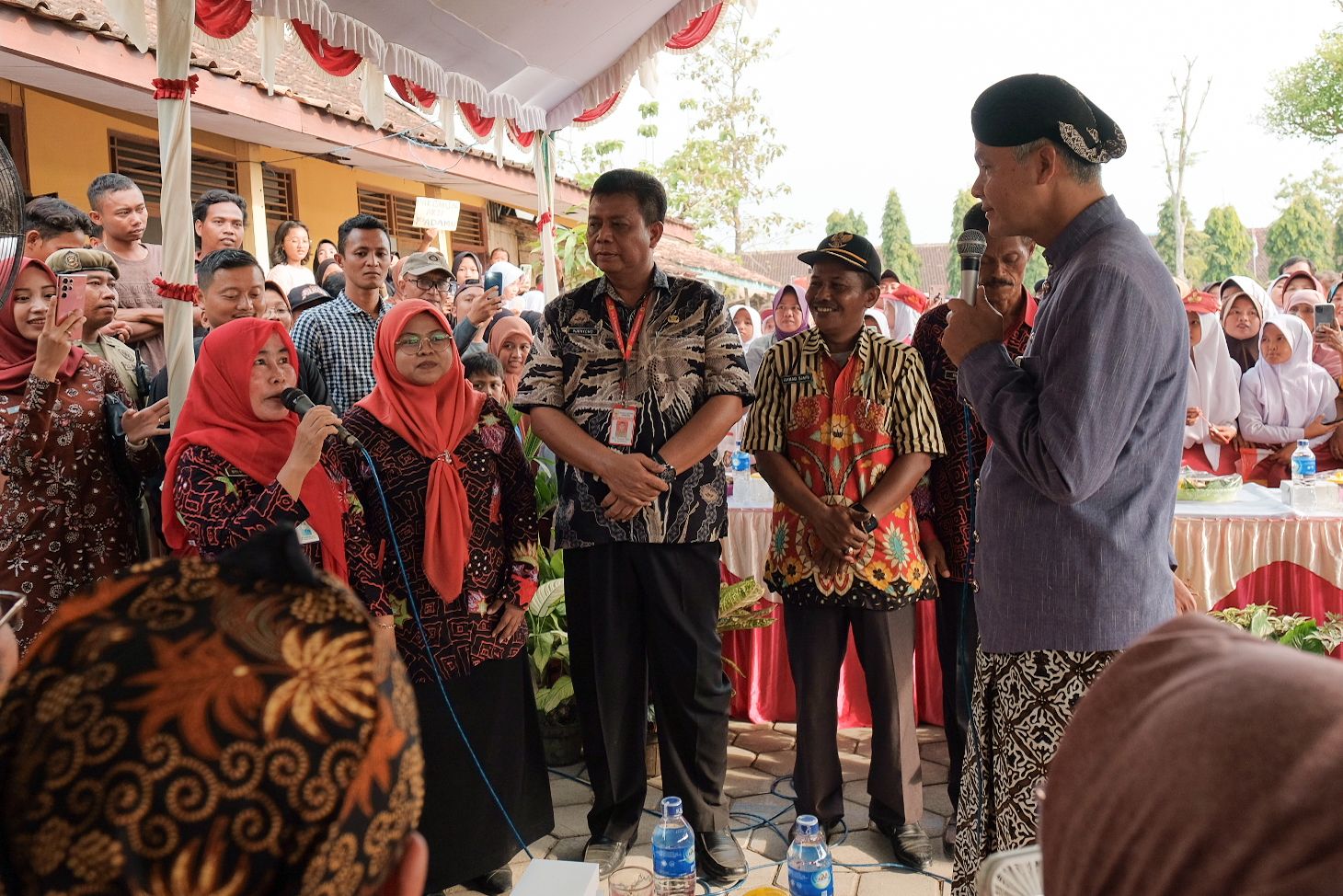 Guru Honorer di Grobogan Dapat Motor dari Ganjar, Setelah Rumahnya Jadi Tempat Belajar