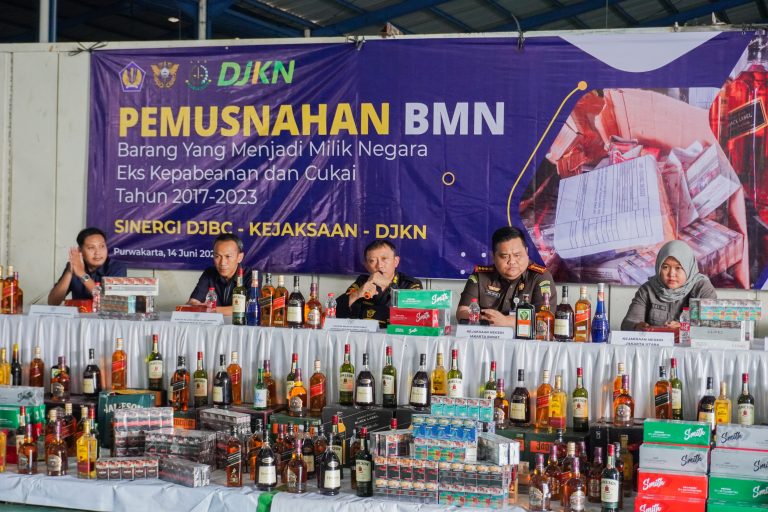 Wujudkan Transparansi, Bea Cukai Gelar Pemusnahan Barang Eks Penindakan Kepabeanan dan Cukai