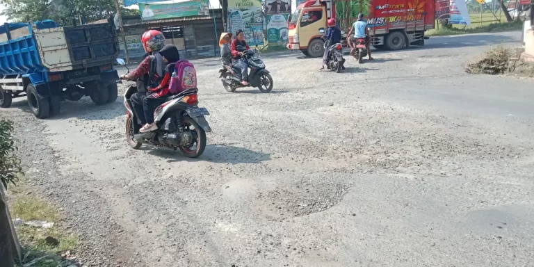 Anggaran Terbatas, Perbaikan Jalan di Pati Baru Rampung 50 Persen