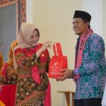 Calhaj Pamitan, Bupati Beri Bekal Makanan Khas Klaten dan Syal Lurik