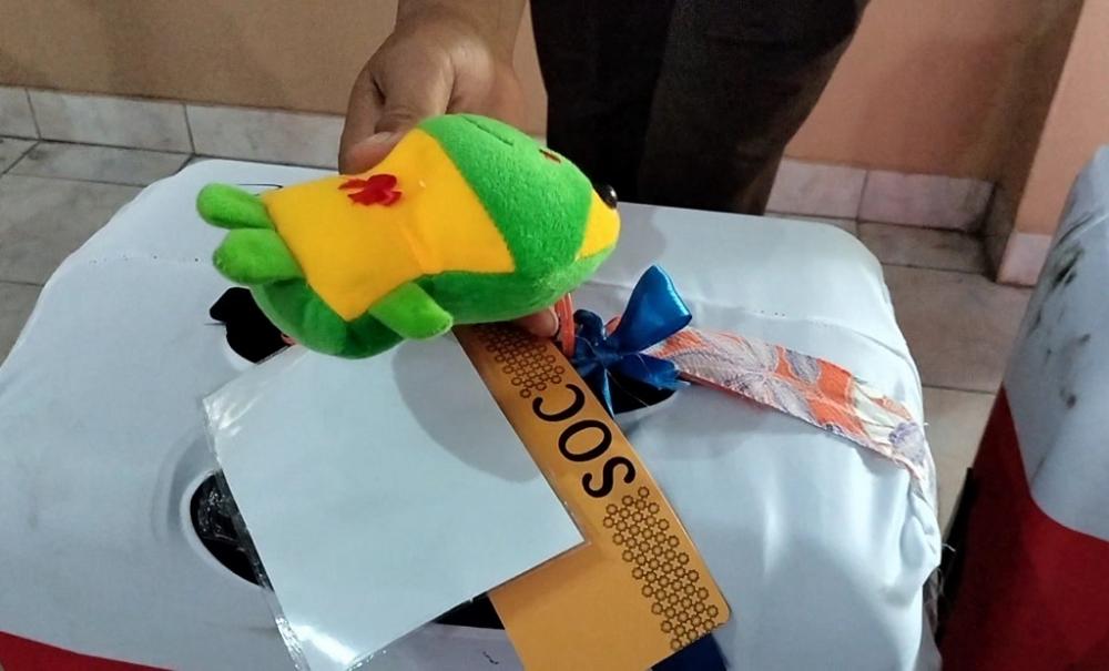 Uniknya Tanda Pengenal Koper Calhaj, dari Kerupuk Hingga Boneka