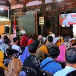 Penyerahan bantuan modal usaha di Pendapa Kabupaten Kudus, Kamis (22/06)