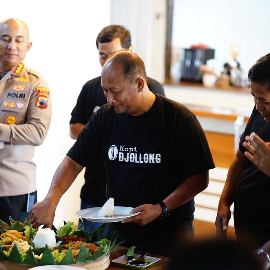 Pj Bupati Pati, Henggar Budi Anggoro dalam peresmian 'Djollong Cafe & Resto', Selasa (27/06).