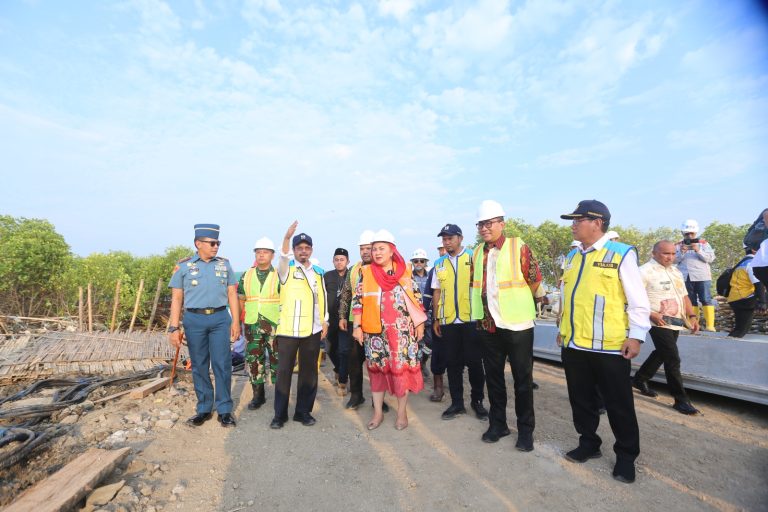 Atasi Rob dan Banjir, Pemkot Semarang Kebut Pemasangan Sheet Pile Tambak Lorok
