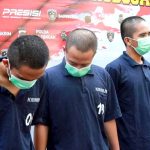 Tiga pelaku prostitusi online asal Semarang saat konferensi pers di Mapolres Grobogan, Jumat (02/06)