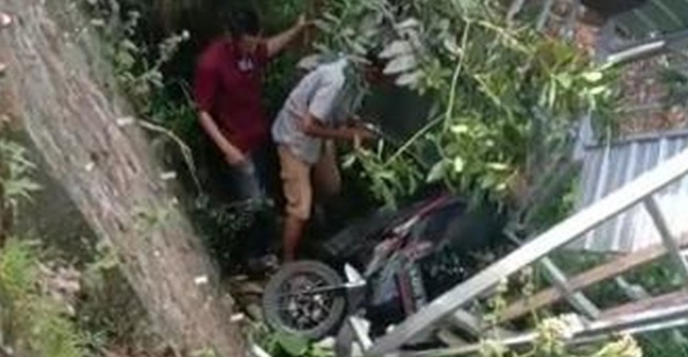 Diduga Mengikuti Arahan Google Maps, Pemotor Ini Terperosok ke Jurang