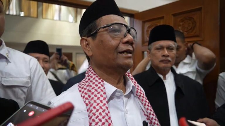Mahfud MD setelah Salat Iduladha di Masjid Agung Semarang, Jawa Tengah, Kamis (29/06).