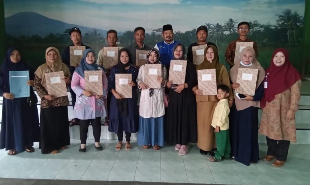Garazawa Sebar Sertifikat Halal, Pedagang Camilan Bisa Bernafas Lega