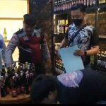 Razia Dadakan Polisi Sasar Warung Miras, Sita Puluhan Botol Miras, Pemilik Wajib Tutup Usaha