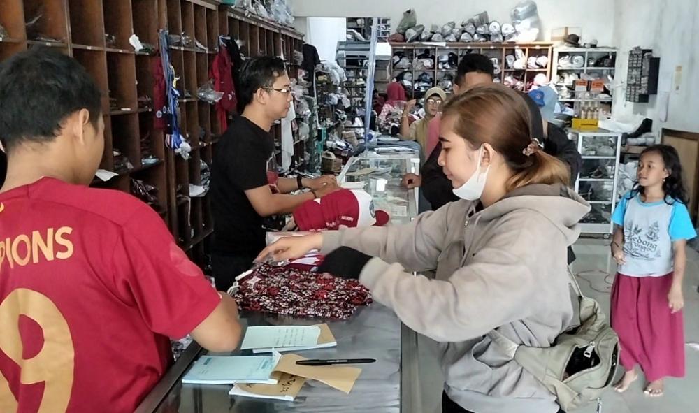 Tahun Ajaran Baru, Pedagang Perlengkapan Sekolah Kebanjiran Rezeki