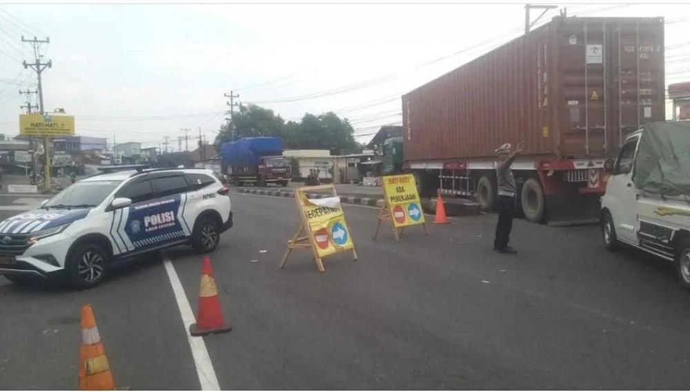 Perbaikan Jalan Urip Sumoharjo Satlantas Polres Batang Terapkan Buka Tutup Jalan